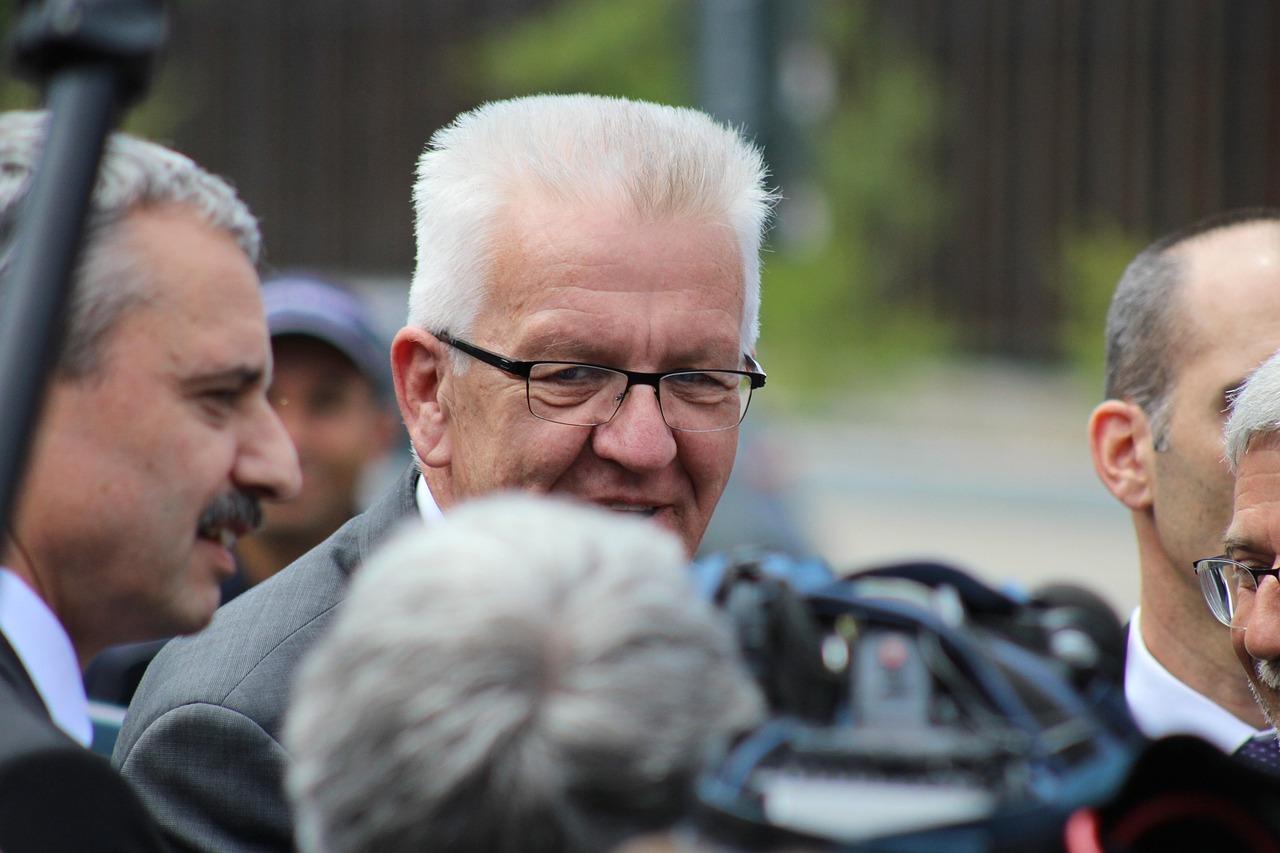 Radosław Sikorski ujawnia nowe plany Polski wobec Chin. Co to oznacza?