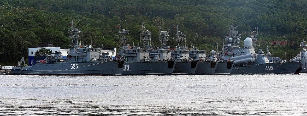 Rosyjska flota cieni z wojskową eskortą. Co to oznacza dla Europy?