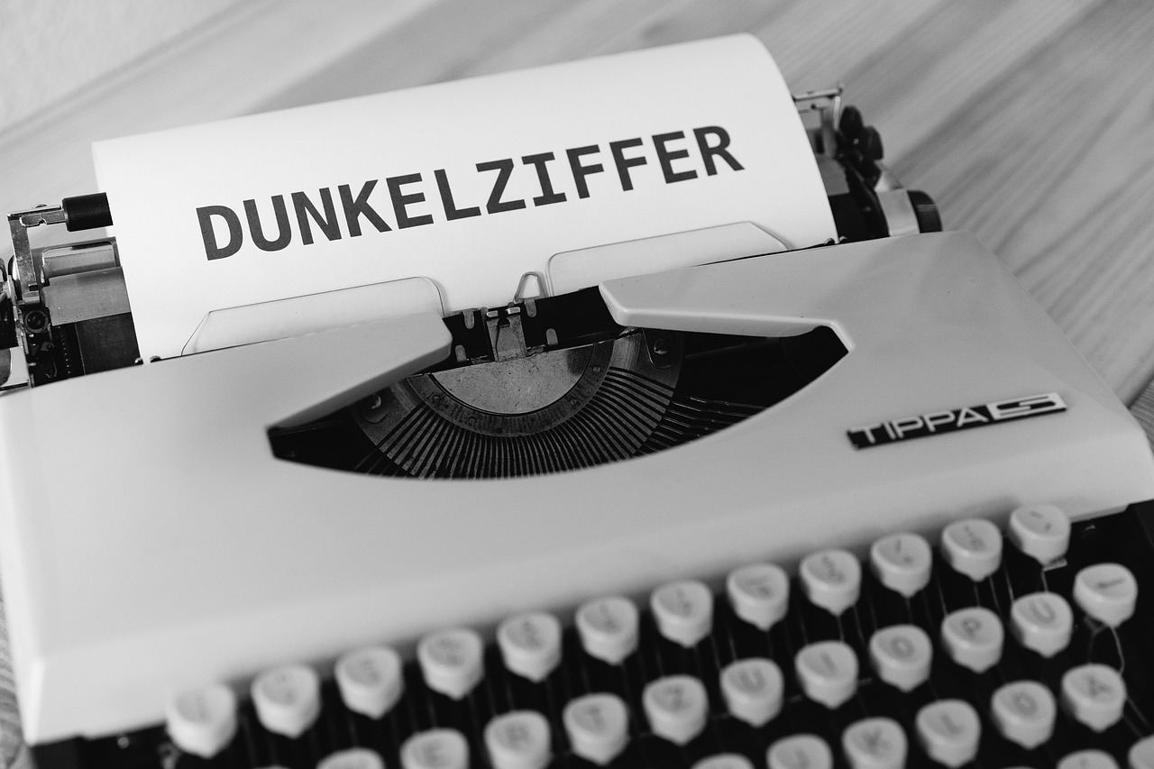 Haniebna kradzież w Kościerzynie: Błyskawiczna akcja policji uratowała defibrylator