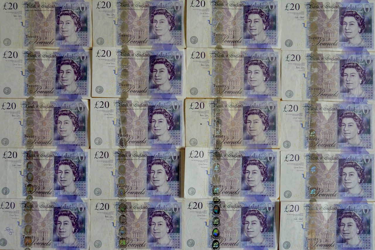 Polacy zaskakują: Dlaczego niechętnie wydają pieniądze mimo dobrych prognoz?