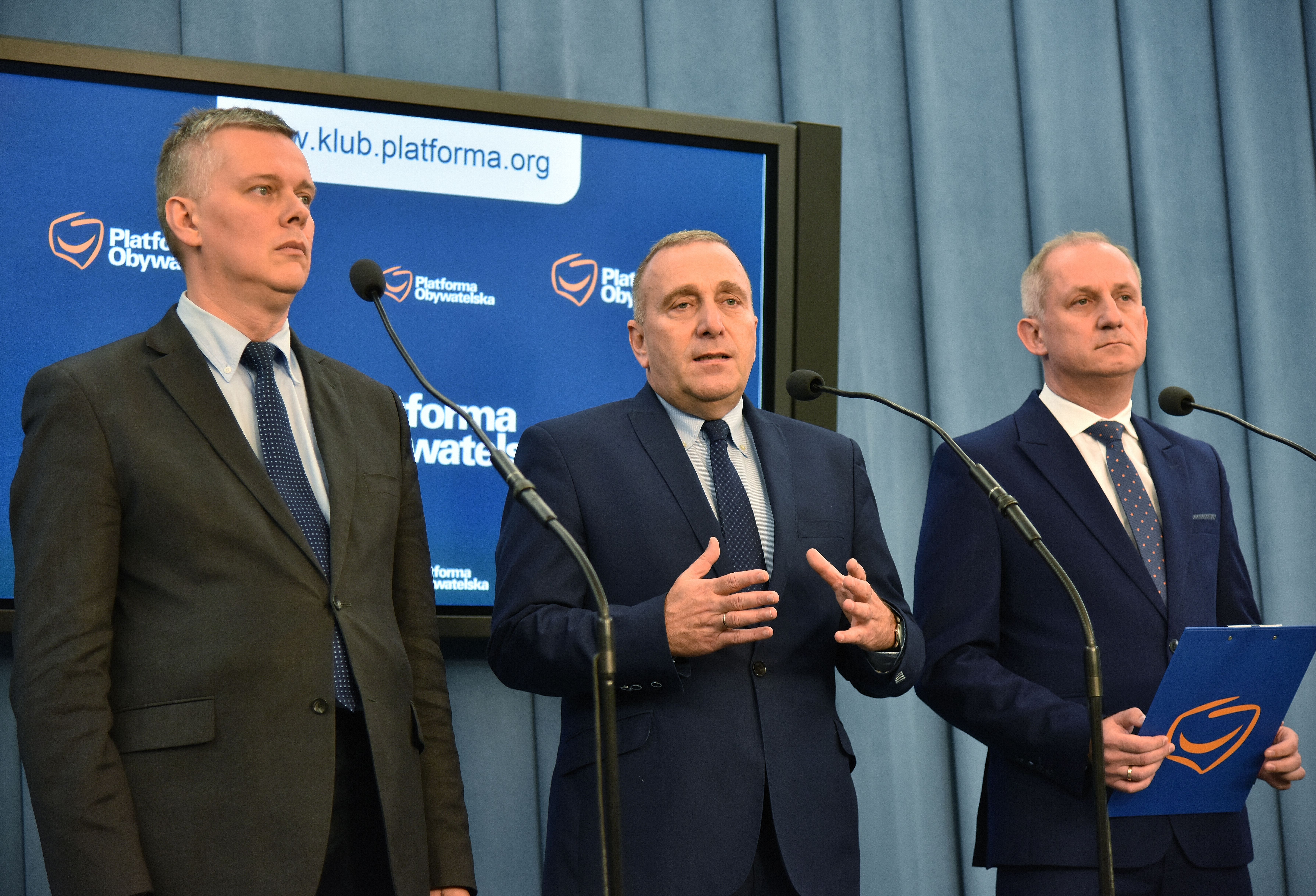 Tomasz Siemoniak ujawnia majątek: Nowa rola i szczegóły finansowe