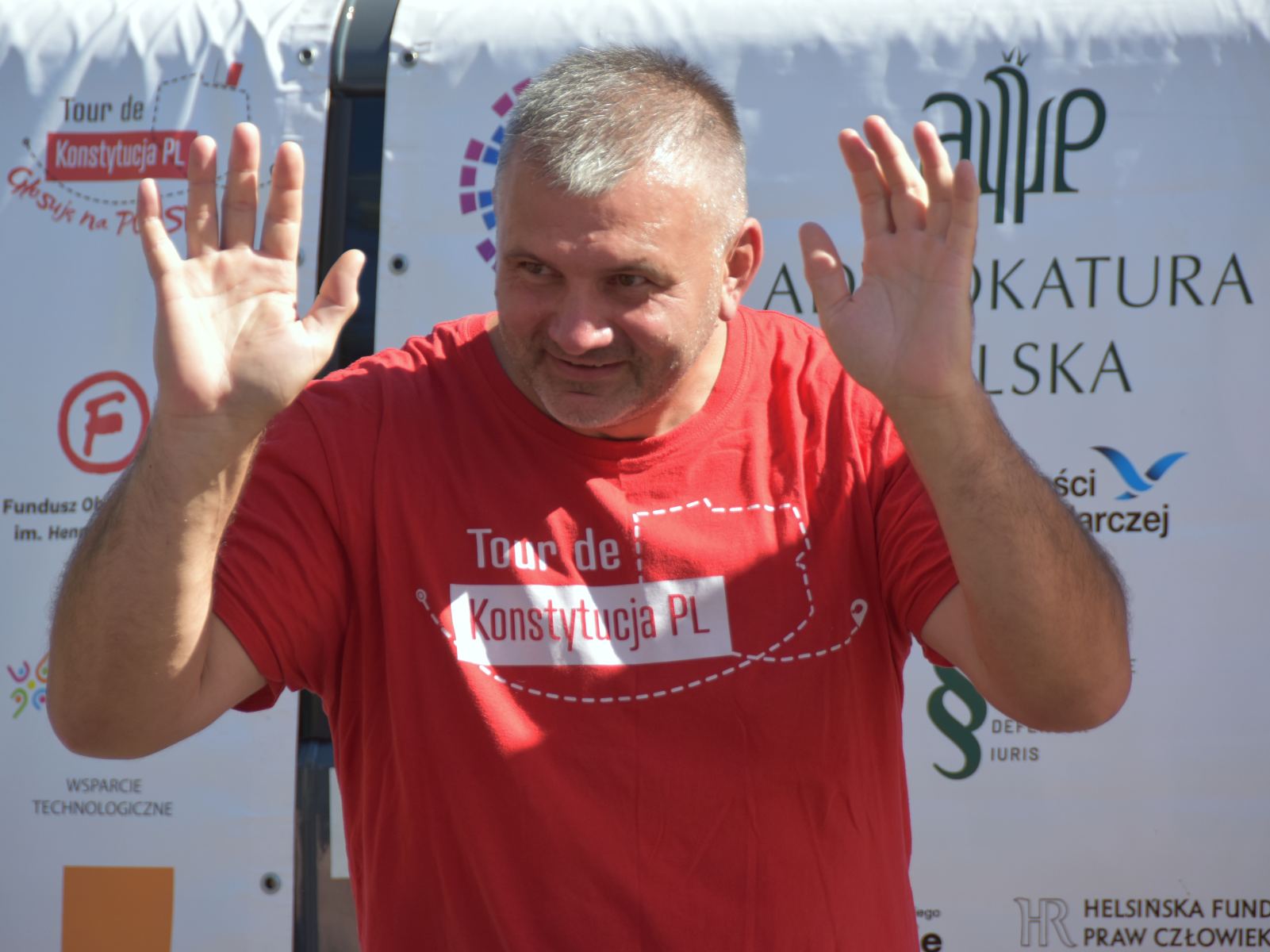 Odkryj prawdę o viralowym zdjęciu sędziego Żurka – to oszustwo!