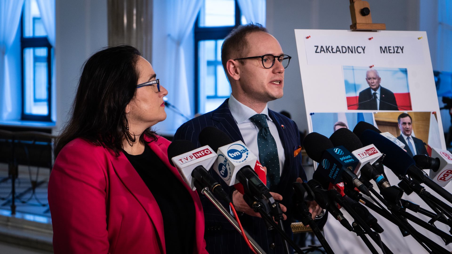 Łukasz Mejza i kontrowersyjne wakacje. Co na to politycy?