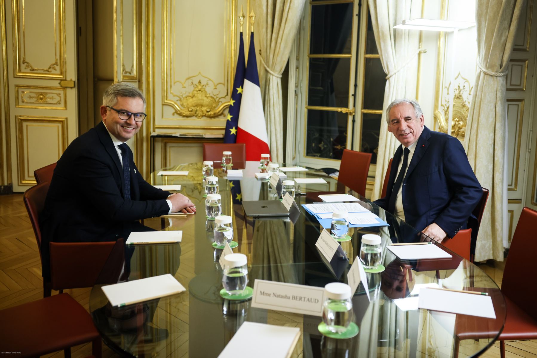 Francji grozi polityczny zwrot akcji: czy premier przetrwa?