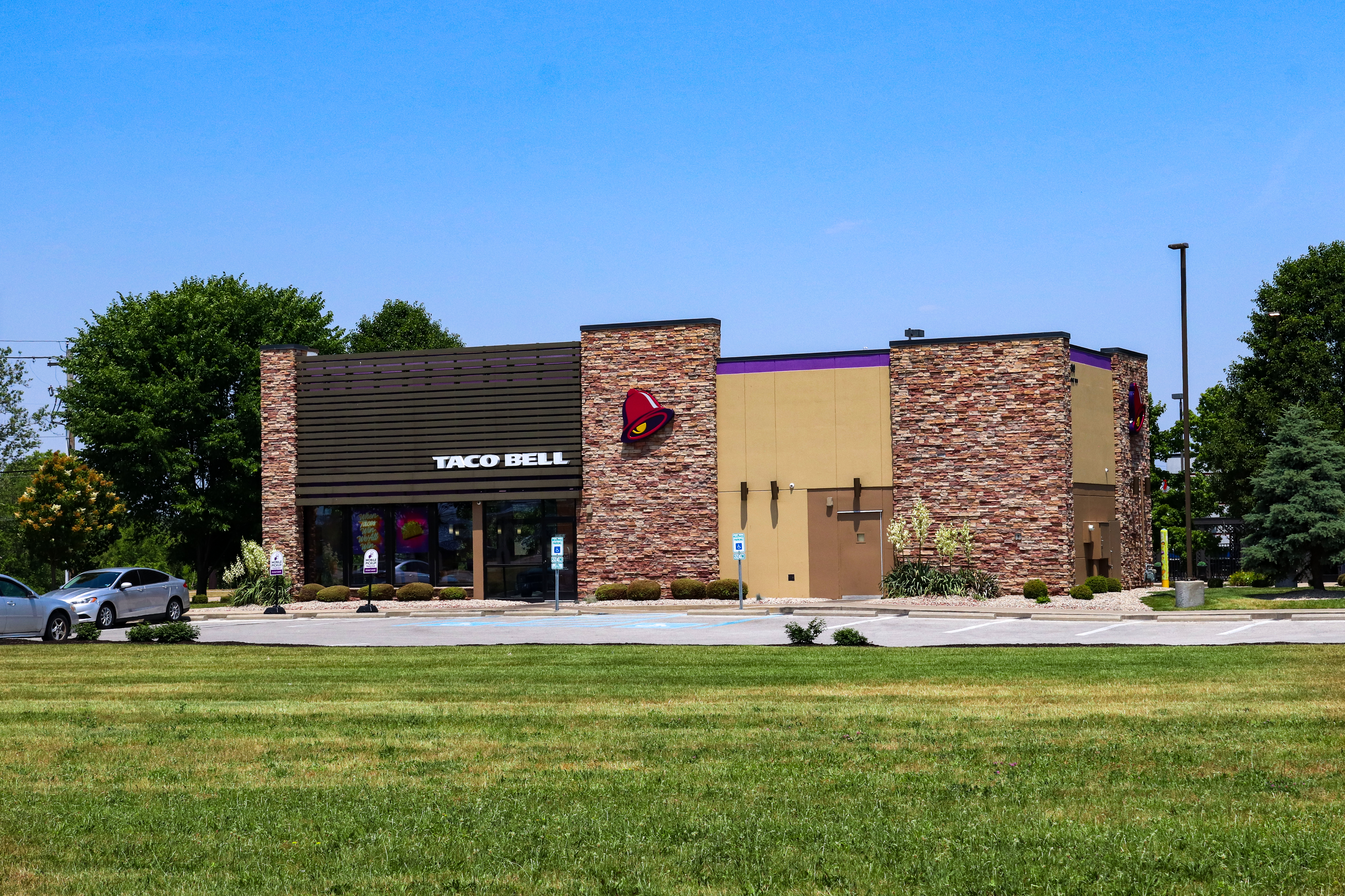 Jak firma radzi sobie z wyzwaniami sztucznej inteligencji w gastronomii?