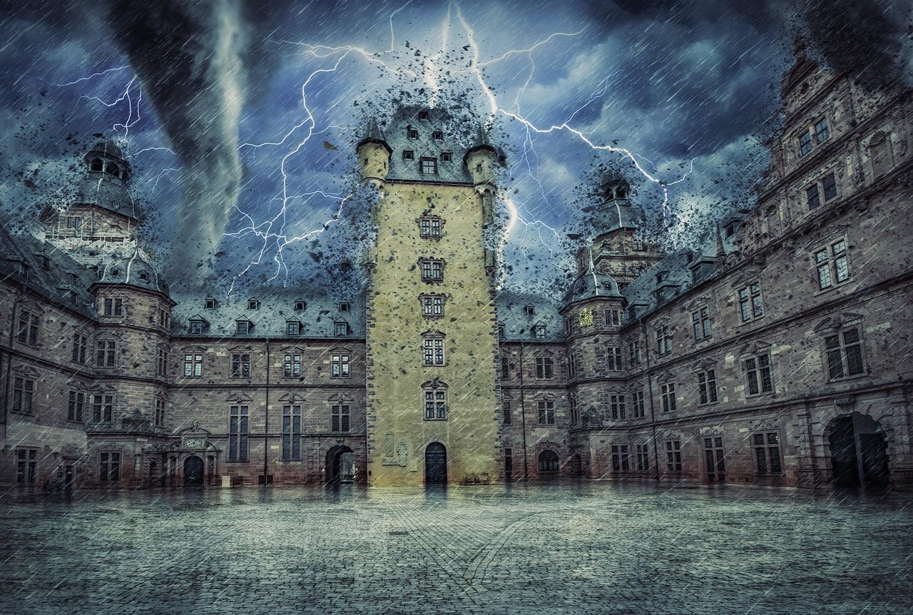 Środa zapowiada się burzowo! Sprawdź, gdzie uderzą pioruny