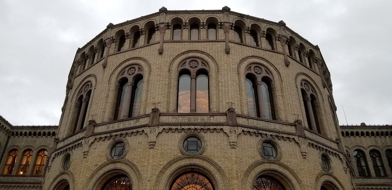 Niespokojna noc w Oslo: Analiza eksplozji i stanu bezpieczeństwa w stolicy Norwegii