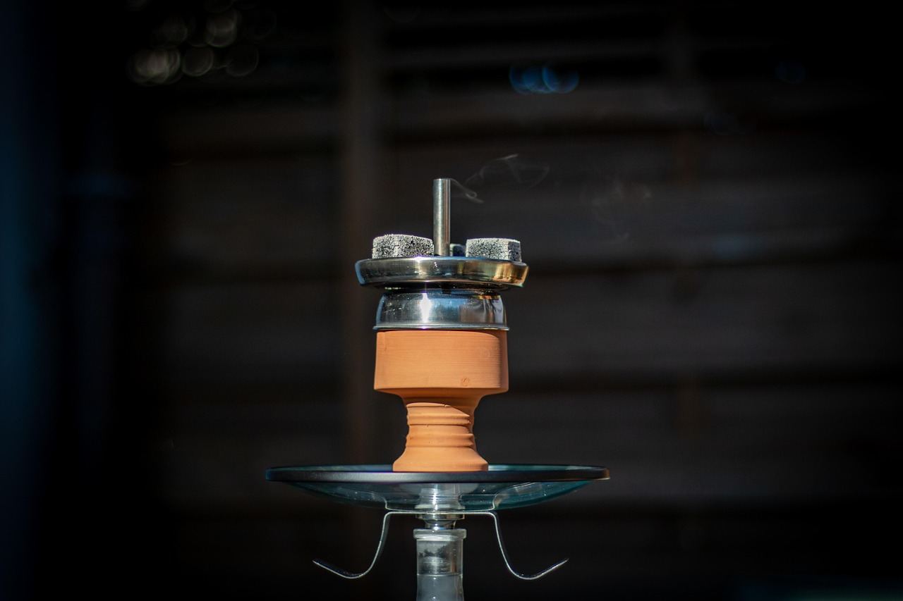 Tytoniowy czarny rynek: Ile skarb państwa traci na nielegalnej produkcji? Analiza