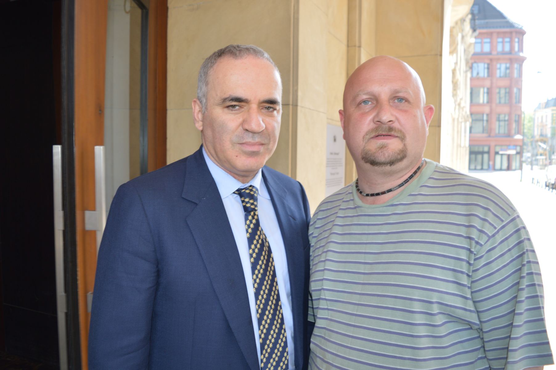 Przerażający atak na Kijów: Głos Kasparowa jako oskarżenie bierności Zachodu