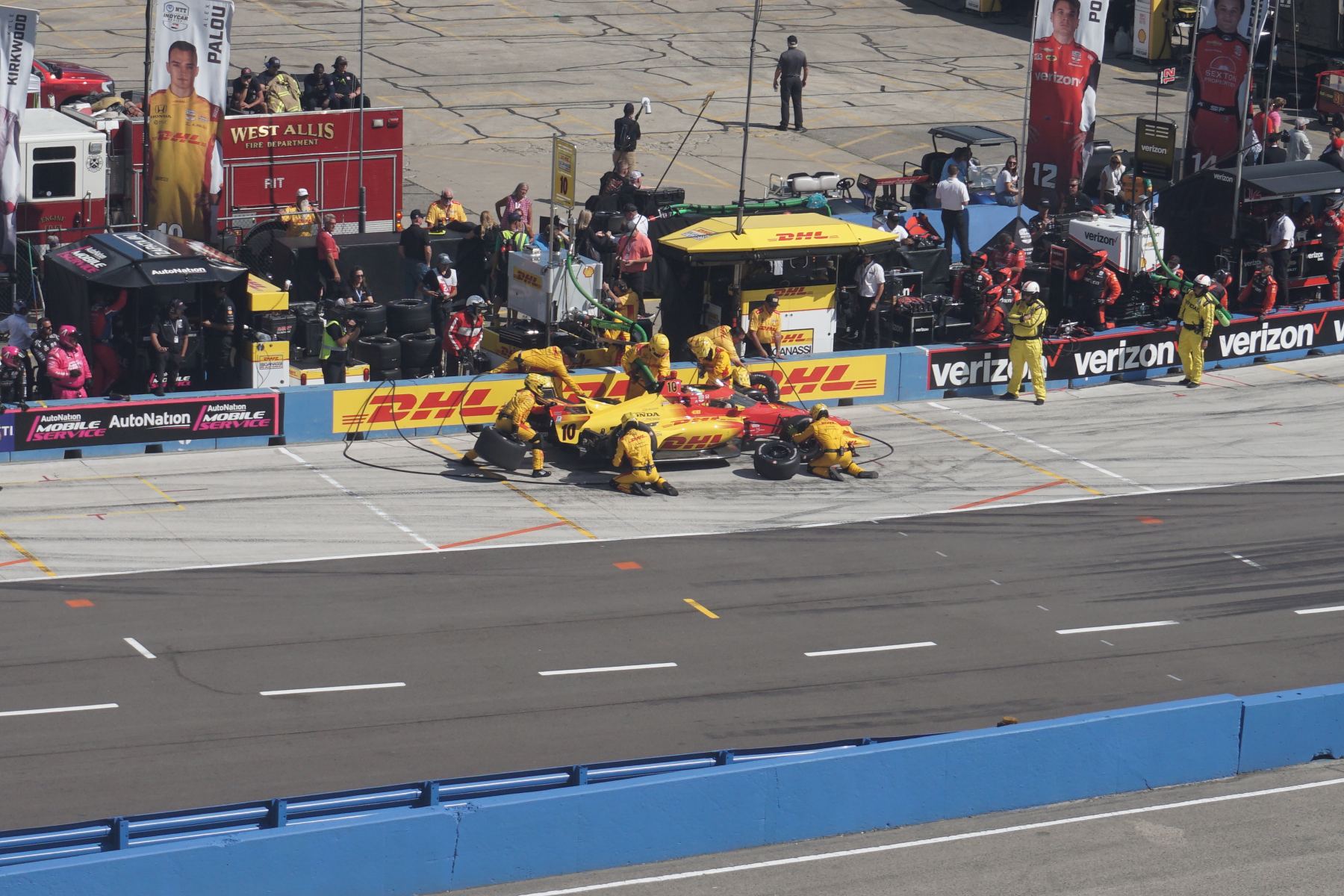 Podpisał dwa kontrakty i rozpętał piekło! Gigant żąda 20 milionów dolarów!