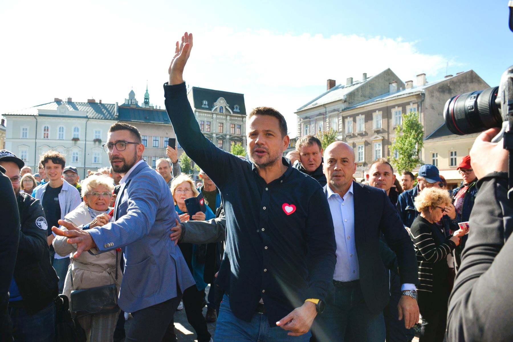 Rafał Trzaskowski kreśli wizję Polski: Analiza przemówienia o ambicjach i jedności