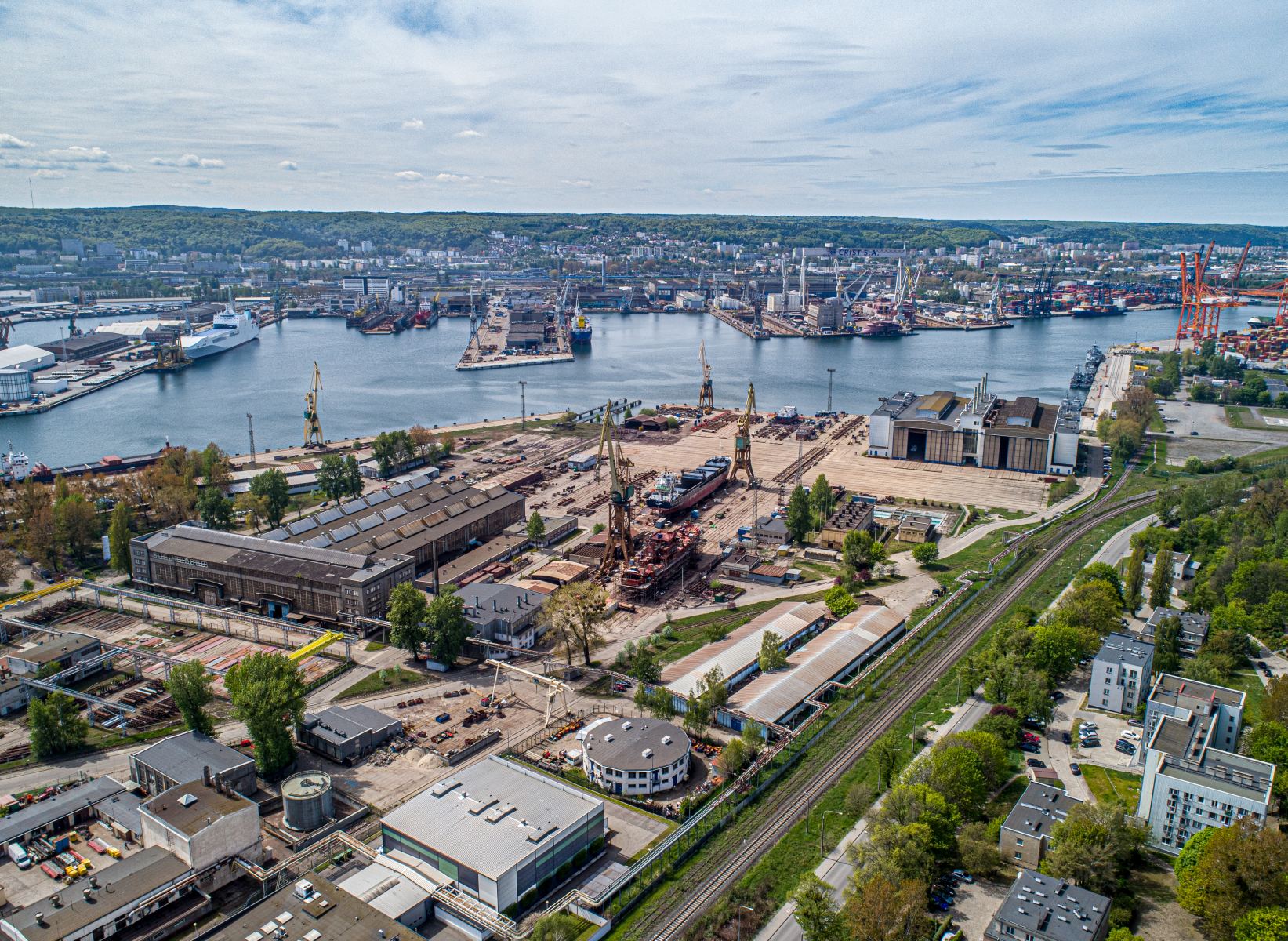 Tajemnice PGZ: Jakie umowy zmienią polski przemysł obronny?