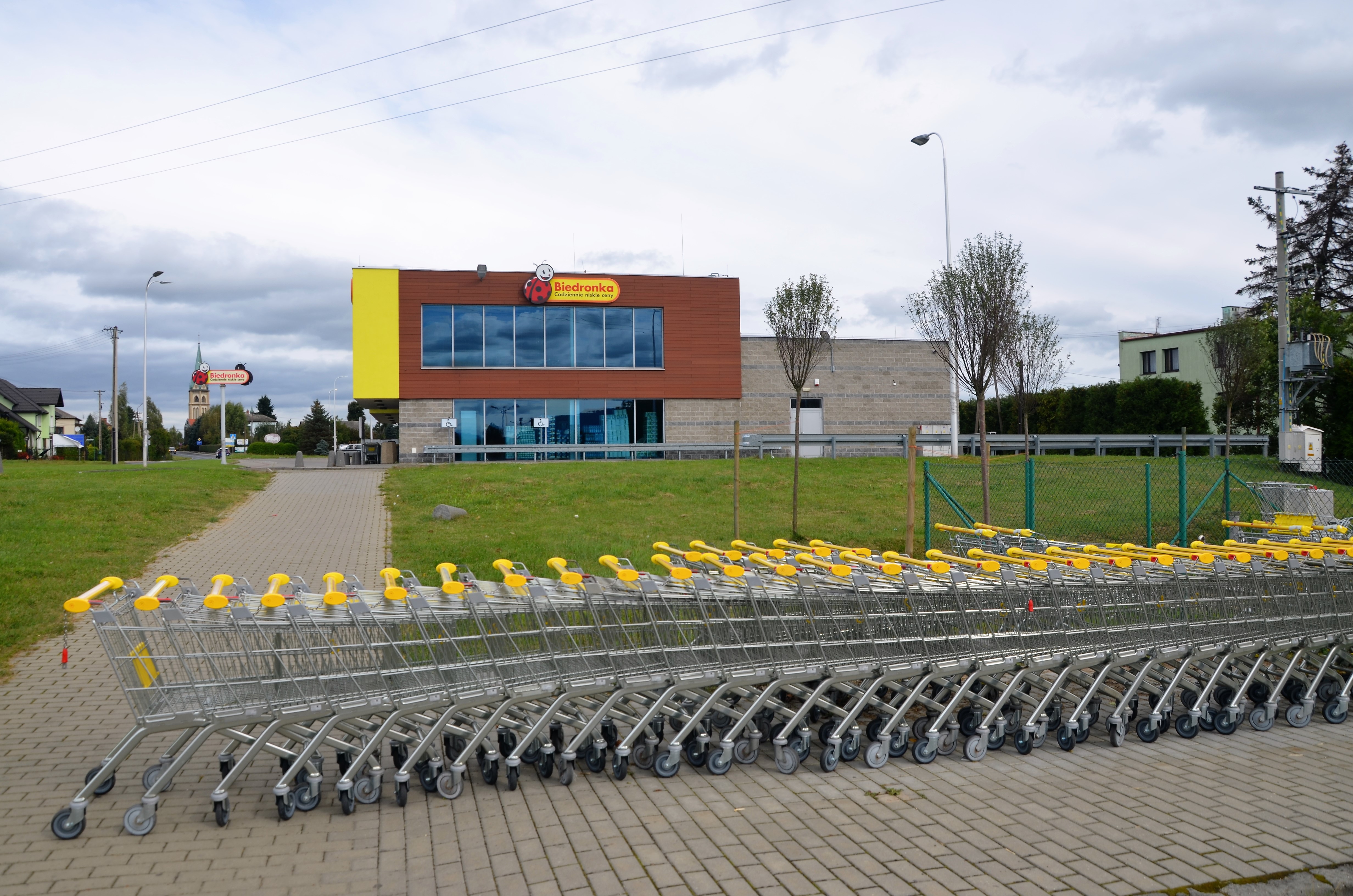 UOKiK stawia zarzuty Biedronce: czy grozi jej gigantyczna kara?
