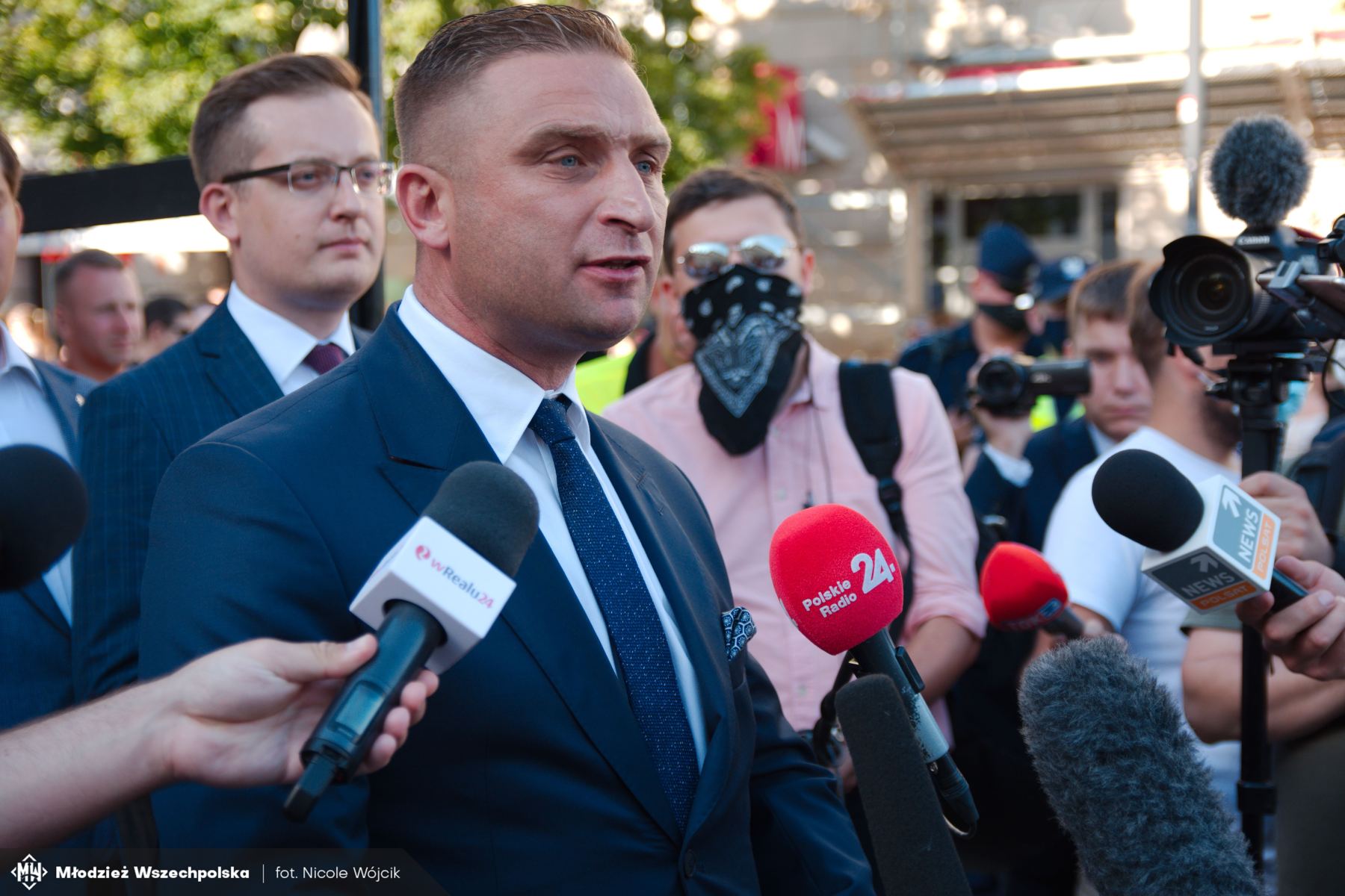 Robert Bąkiewicz z rozszerzonymi zarzutami. Sprawdzamy, co mu grozi