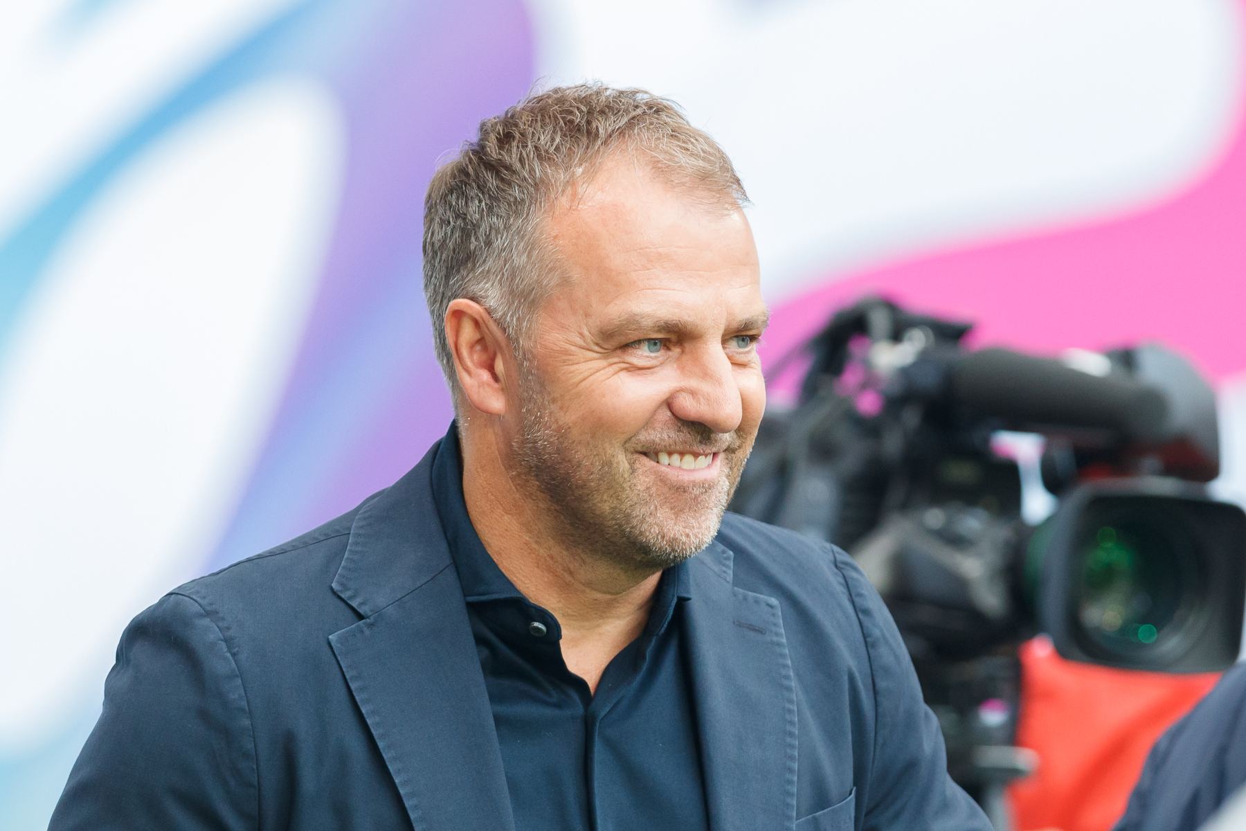 Sceny na konferencji Flicka! Trener Barcelony dolewa oliwy do ognia w wojnie z Realem!