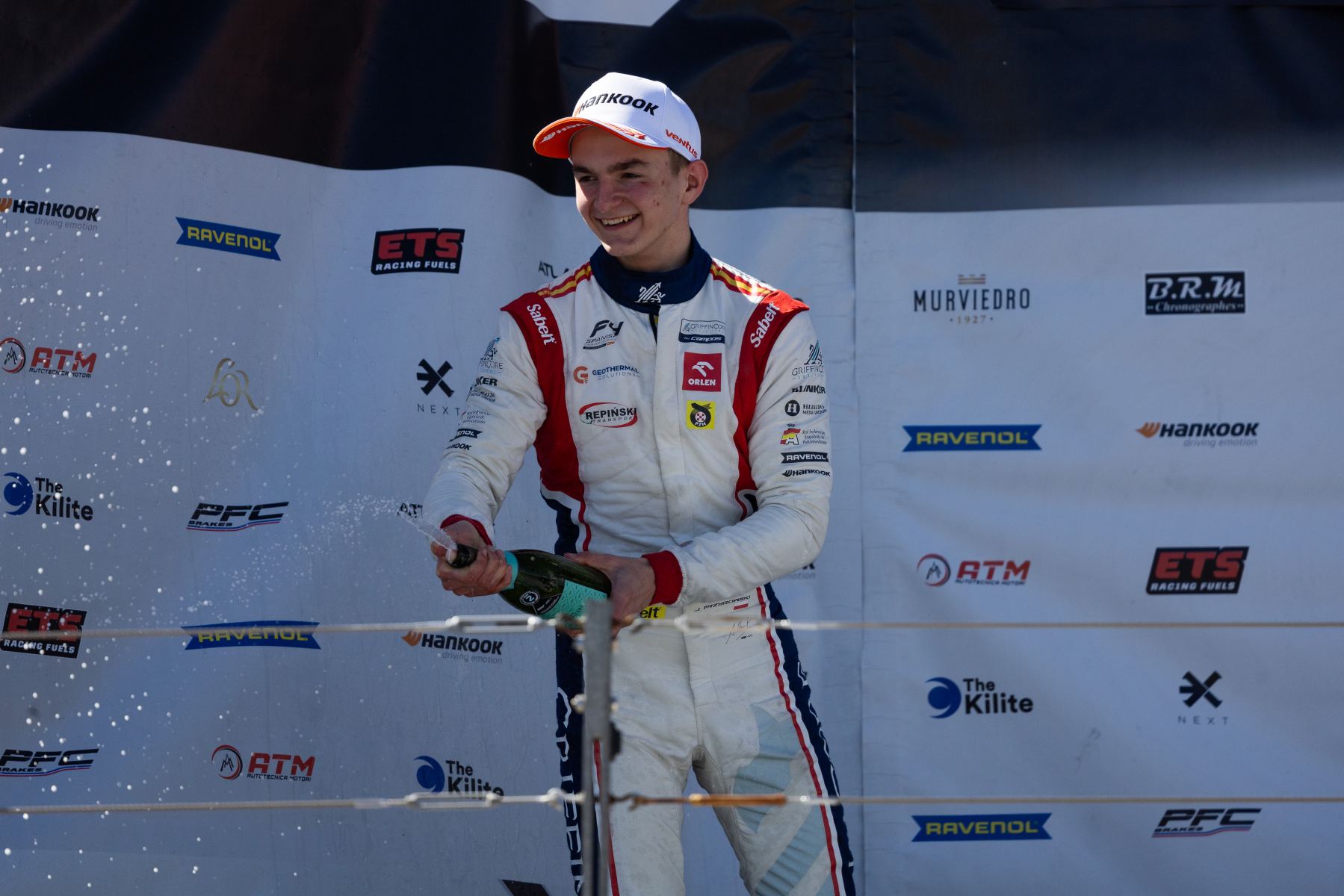 Dwa ciosy w serce mistrza. Polak zdominował, a potem przeżył dramat!