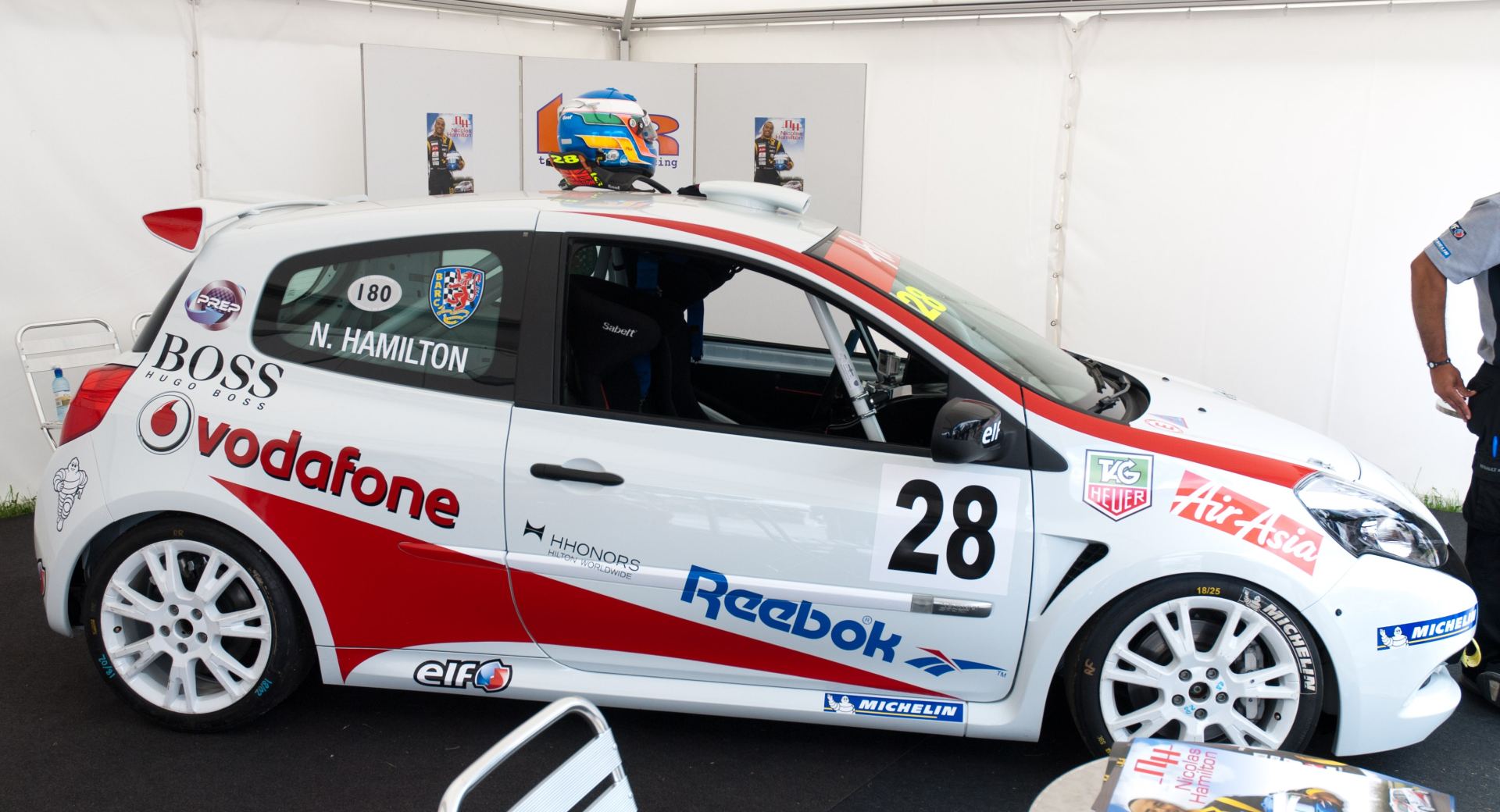 Przerażający pożar na torze! Brat Lewisa Hamiltona w ogniu – zobacz, co się stało!