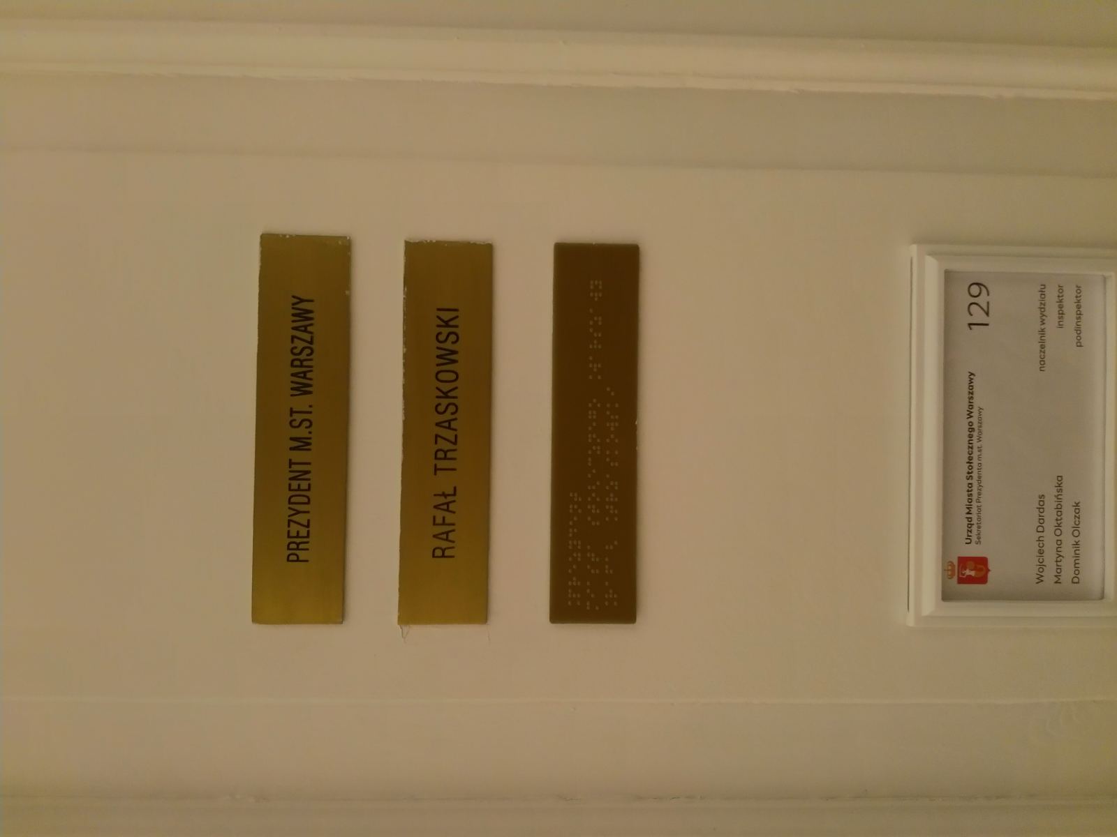 Nocna prohibicja w Warszawie: Analiza decyzji i jej konsekwencje