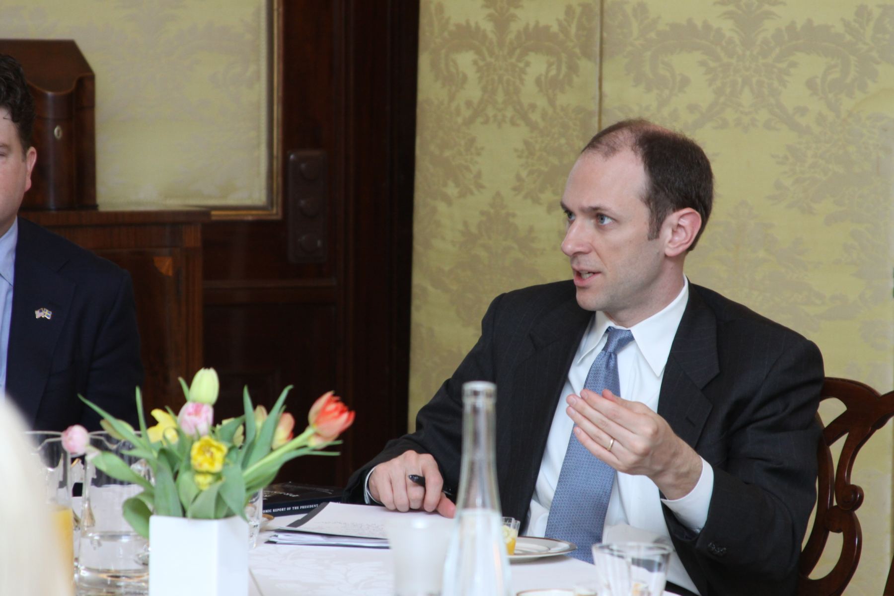 Goolsbee ostrzega: Czy Fed popełni błąd z obniżkami stóp procentowych?