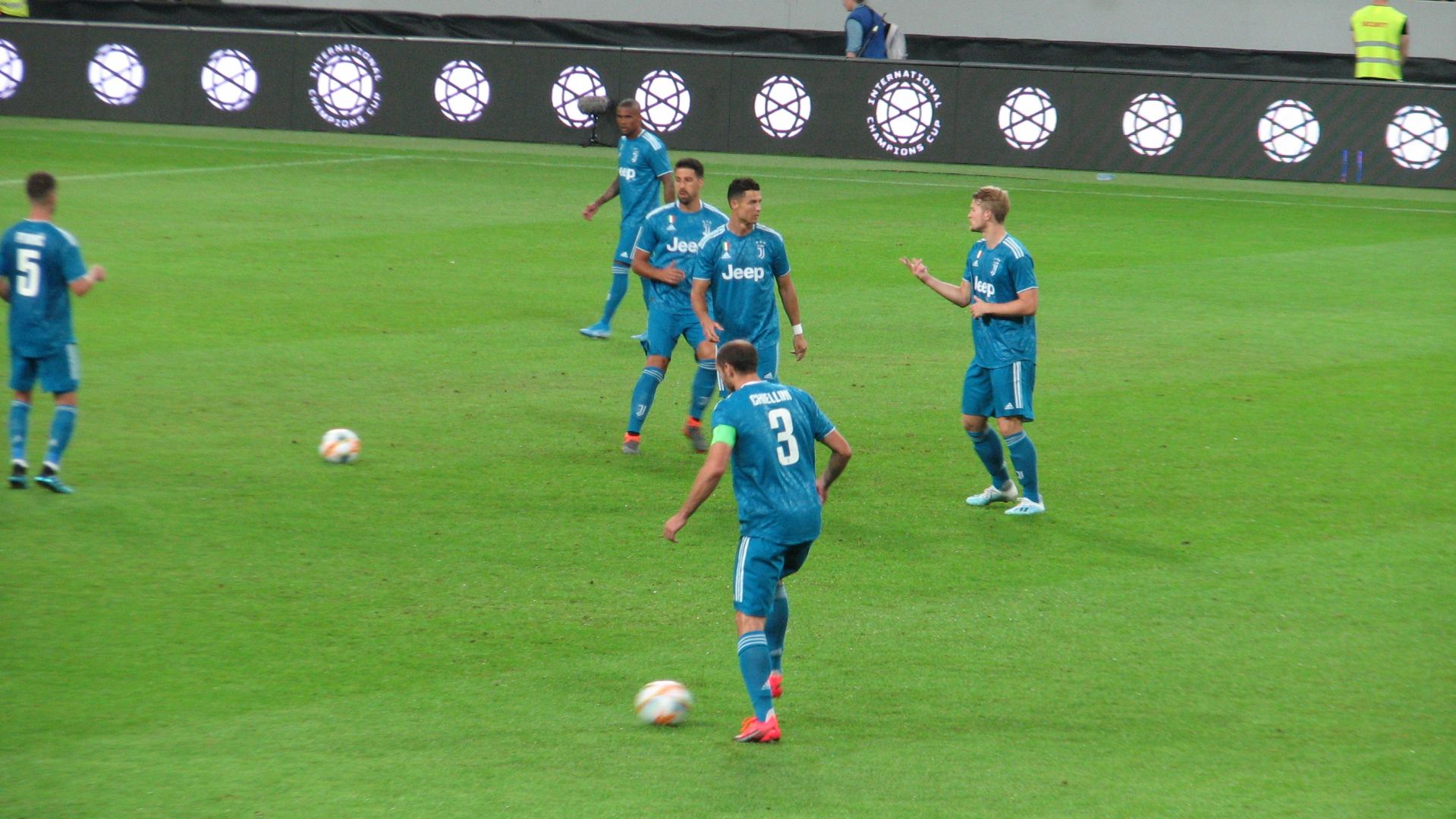 Byli jak z obrazka, a dziś? Gwiazda futbolu i jego żona przechodzą kryzys