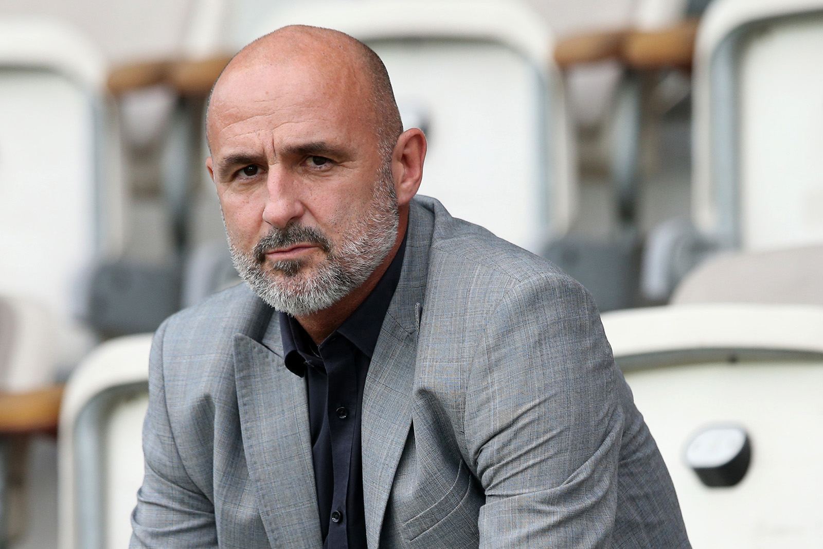 Michał Probierz, były selekcjoner reprezentacji Polski, w garniturze.